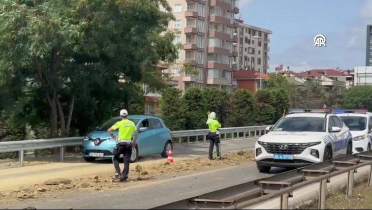 Damperli kamyon böyle şaha kalktı! Görenler şaştı kaldı - Resim: 1
